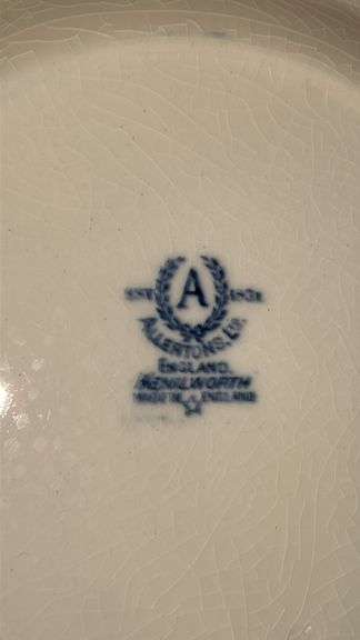 (2) Vintage Allerton’s Kenilworth English 8” Salad Plate…..no chips or cracks…..makers mark on back is blurry