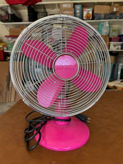 Deco Breeze Hot Pink 11” Tabletop Oscillating Metal Fan
