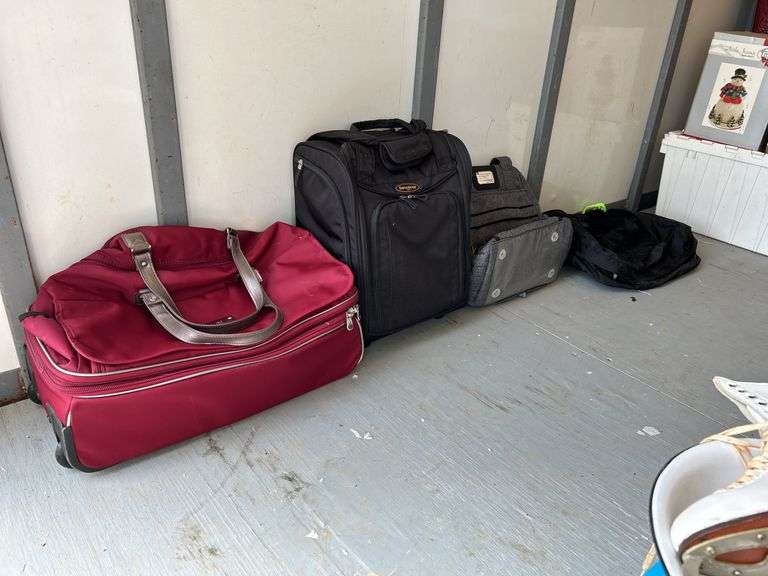 (4) pieces of soft side carry-n bags