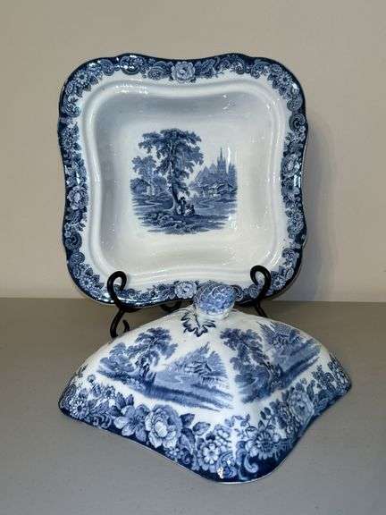 Vintage Allerton’s Kenilworth English Tureen Dish…..8-3/4” square x 5-1/2” tall to top of lid….no chips or cracks….makers mark on back is blurry