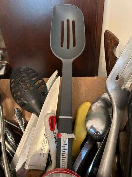 Box of kitchen utensils……knives, spoons, spatulas, corer and more…..there is a new calphalon slotted and new carving set (see pics)