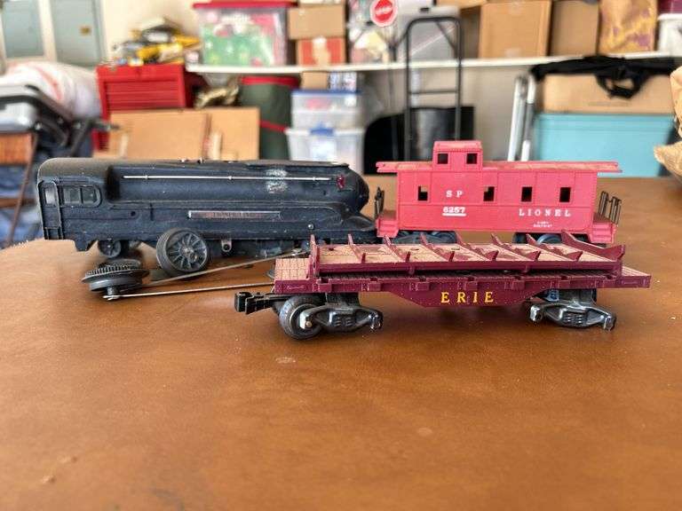 Selection of (3) Lionel train cars (2 are I need one for repair so please see all pics)