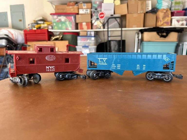 Selection of (2) Lionel Train Cars (please see all pics)……NYC 18326 has mixing axle and wheels