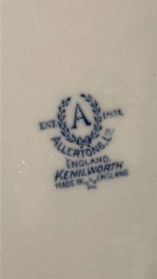 Vintage Allerton’s Kenilworth English Platter…..no chips or cracks…..11-1/4 x 9”…..makers mark on back is blurry
