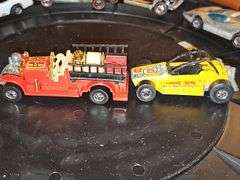 Vintage Hot wheel carrying case and cars as shown. Four redline wheels in this grouping.