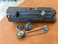 Selection of (3) Lionel train cars (2 are I need one for repair so please see all pics)