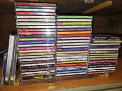 Grouping of CDs. Mostly Christmas and hymns. Cases were checked and corresponding CDs are enclosed.