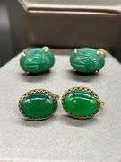(4) pair of vintage screw-back earrings and (1) vintage brooch with pearl-like stone surrounded by clear stones