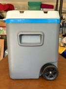 IGLOO 52 Quart Quantum Cooler on wheels…..very, very clean