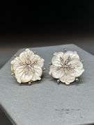 Great selection of vintage screw-back and clip-on earrings, along with a cylindrical gold tone brooch
