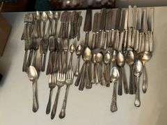 Approx. 136 Pieces of various patterns and makers of silverplate flatware…..some do match but most do not have complete sets….all need polished…..some makers include Oneida, Simpson, 1947 Rogers Bros., Aristocrat, Argyle and more