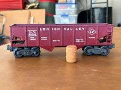 Selection of (2) Lionel Train Cars…..Baby Ruth car needs repair