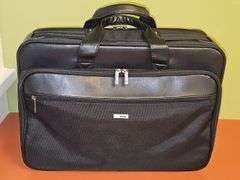 Solo computer bag in good condition. 18x5.5 X12 in tall.
