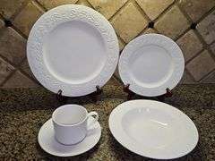 Libby Holly Berry dishes. Five piece place setting for five plus one additional soup bowl, salad plate, cup, saucer. Total of 29 dishes.