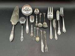 Selection of mismatched silverplate/stainless flatware pieces