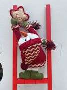 Nice selection of Christmas decor…..very cute stuff in this lot