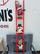 Nice selection of Christmas decor…..very cute stuff in this lot