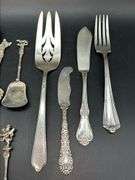 Selection of mismatched silverplate/stainless flatware pieces