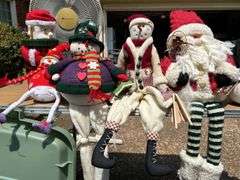 Nice selection of Christmas decor…..very cute stuff in this lot