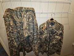 Mossy oak camo long sleeve shirt and pants size 3X, mossy Oak camo long sleeve shirt size 3X.