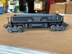Lionel Lines 3469 Automatic Dump Car with bench in bed of dump car