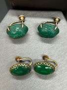 (4) pair of vintage screw-back earrings and (1) vintage brooch with pearl-like stone surrounded by clear stones