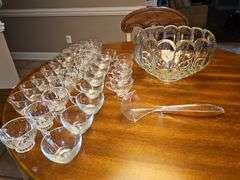 Vintage L.E. Smith Old Dominion Punch Bowl. 11.5 x 8 in tall. Also includes a variety of punch cups.