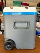 IGLOO 52 Quart Quantum Cooler on wheels…..very, very clean