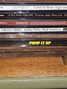 Grouping of CDs. Mostly Christmas and hymns. Cases were checked and corresponding CDs are enclosed.