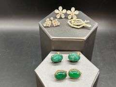 (4) pair of vintage screw-back earrings and (1) vintage brooch with pearl-like stone surrounded by clear stones
