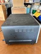 Like new Cuisinart Toaster Oven