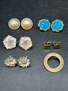 Great selection of vintage screw-back and clip-on earrings, along with a cylindrical gold tone brooch