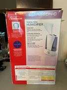 NIB Sunbeam Visible Mist Humidifier…..box has been opened and corner is turn but item is new