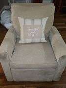 Tan manual rocker recliner. 30 x 33.5 x33 in tall. Seat height is 19 in.