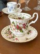 Picnic basket with 4 teacup sets and 4 Libbey wine glasses…..perfect for a child’s tea party/picnic or for an adult cheese/wine picnic