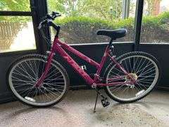 PAROWAN NEXT ladies 26” mountain bike….tires are flat, brakes work