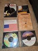 Grouping of CDs. Mostly Christmas and hymns. Cases were checked and corresponding CDs are enclosed.