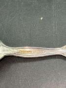 Selection of mismatched silverplate/stainless flatware pieces