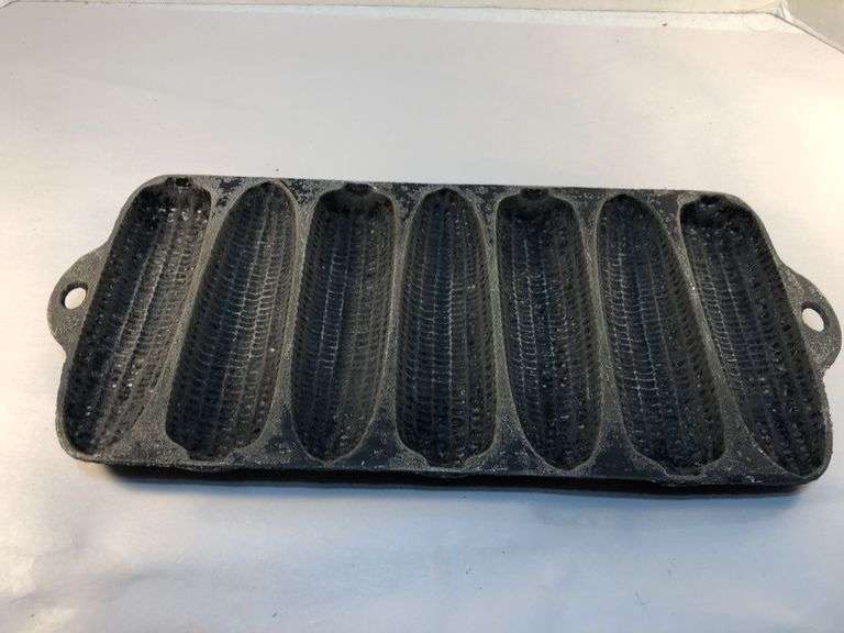 Vintage aluminum Wagner Ware Sidney Krusty Korn Kob Junior 7 stick cornbread pan. #453  13 x 6”.