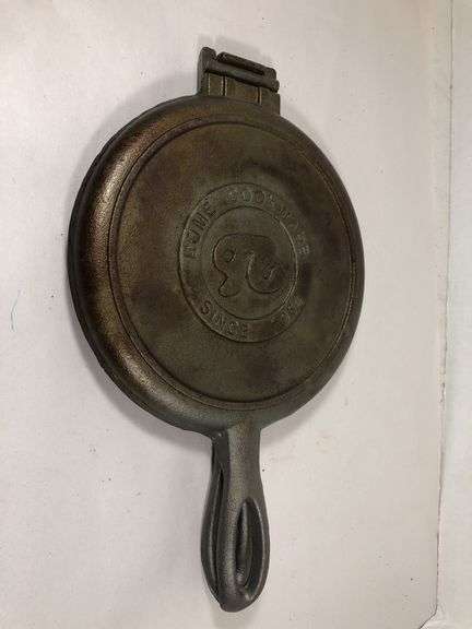 Rome Cookware waffle iron. 7” diameter.