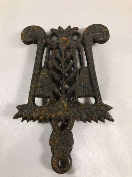 Vintage Wilton footed small trivet brooms and leaves design #278. 4.25 x 3”.