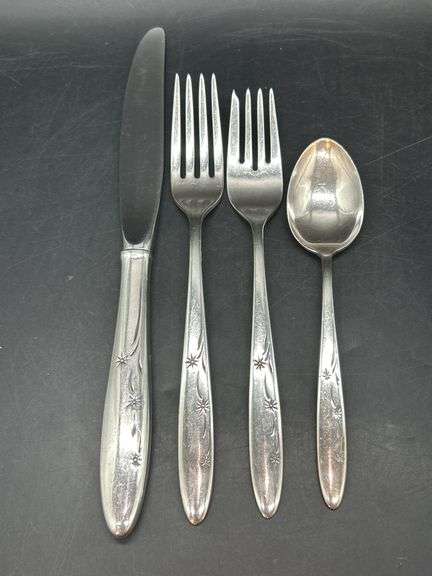Gorham Sterling 4-piece Place Setting in Celeste Pattern…..122 grams (not including knife) image