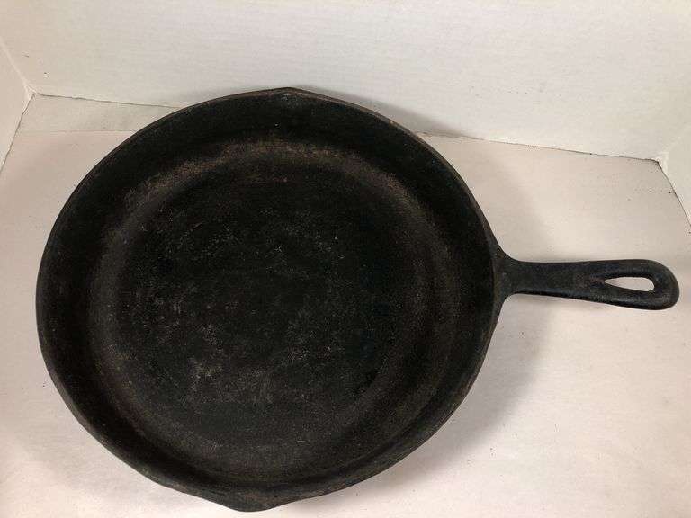 BSR #8 skillet. 8B 2 spout  Heat ring.