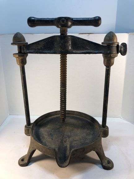 Antique Griswold Classic fruit & lard press. 24 qt. 16” h x 12” W. x 9” D. Crank works. Number 47. image