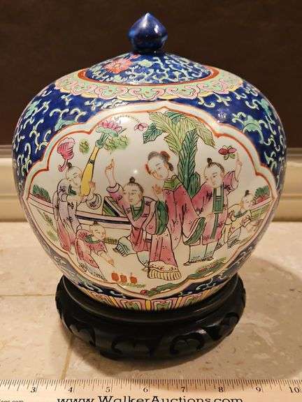 Vintage Cobalt Blue Tonghzi Rose Medallion Ginger Jar w/Stand in excellent vintage condition... image