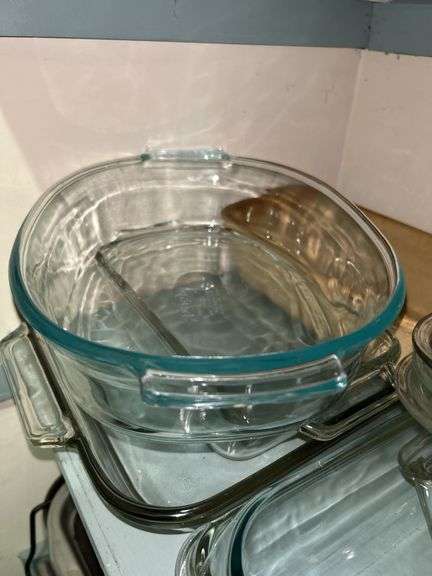 Selection of PYREX and Anchor Hocking glass bakeware…..there is so (1) Pampered Chef bread pan