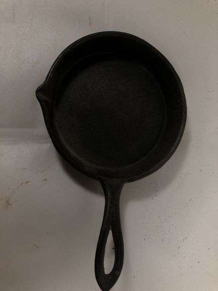 1800s gate marked Lodge #7 pointy handle 4” skillet with single spout and heat ring.