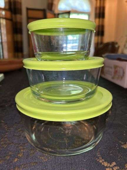 Set of (3) Anchor Hocking clear glass lidded food storage bowls….1 cup, 2 cups and 4 cups image