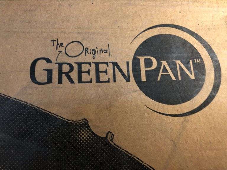 New in box 2 spout Green Pan non-stick enameled square cast iron grill pan. 10 x 10”.