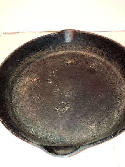 #8 Lodge USA #8 CF (Chicken Fryer) 10 1/4" Cast Iron Deep Fryer Skillet with heat ring. 10” diameter.